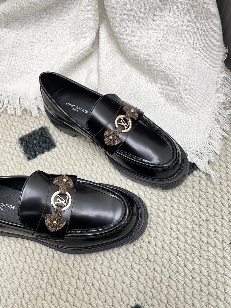 l0vis Vvtt0n loafers